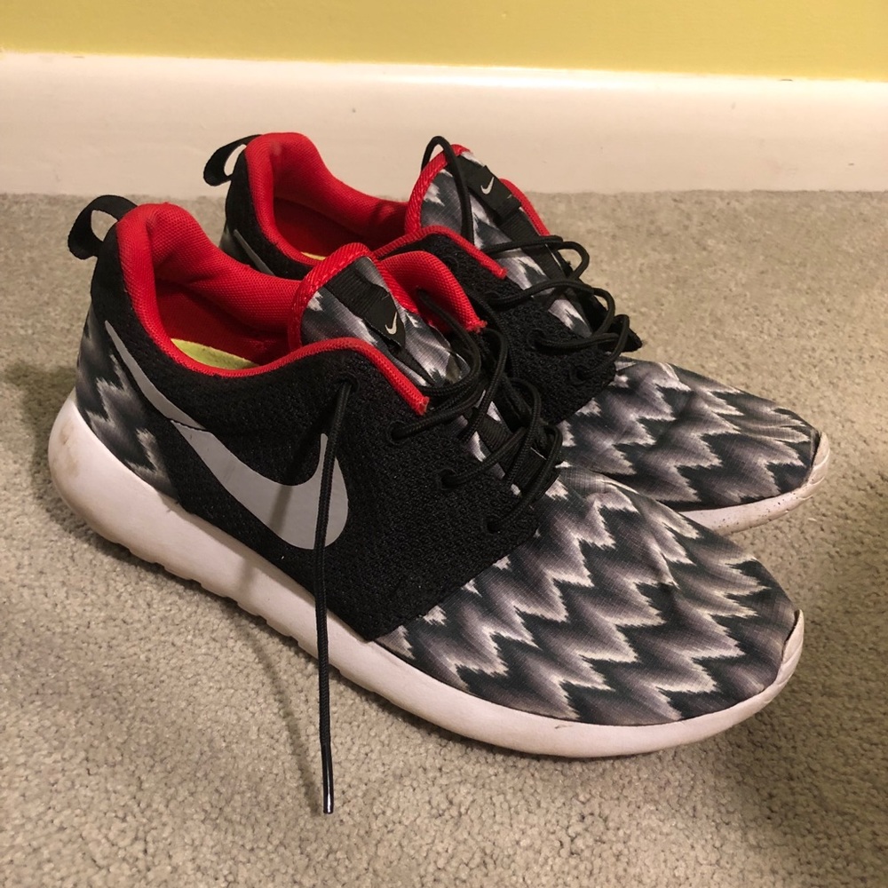 COPY - Chevron Nike iD Roshes